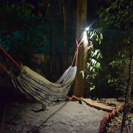 Roots Hostel Нью-Дели Экстерьер фото