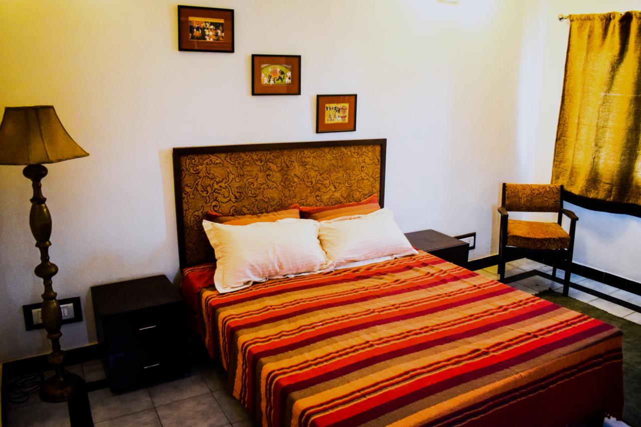 Roots Hostel Нью-Дели Экстерьер фото
