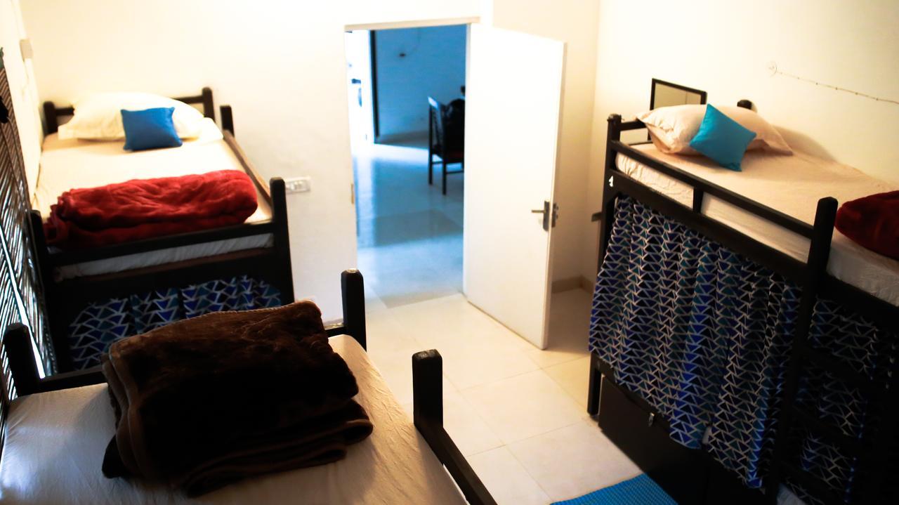 Roots Hostel Нью-Дели Экстерьер фото