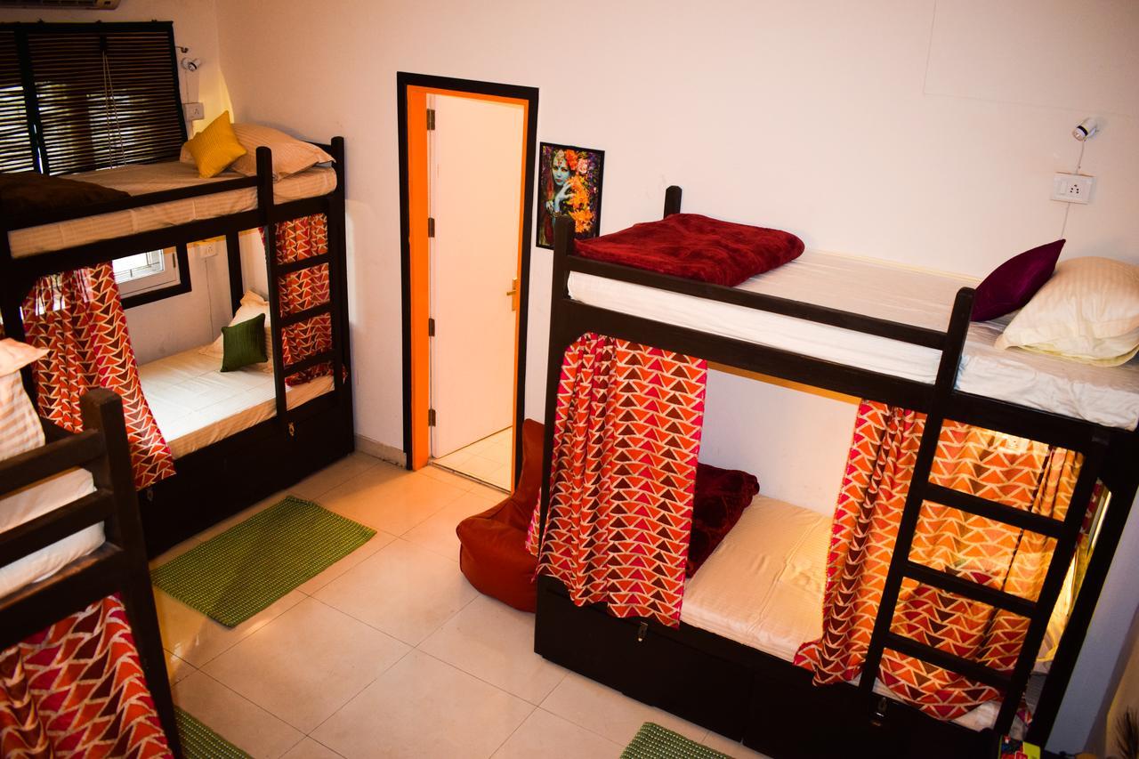 Roots Hostel Нью-Дели Экстерьер фото