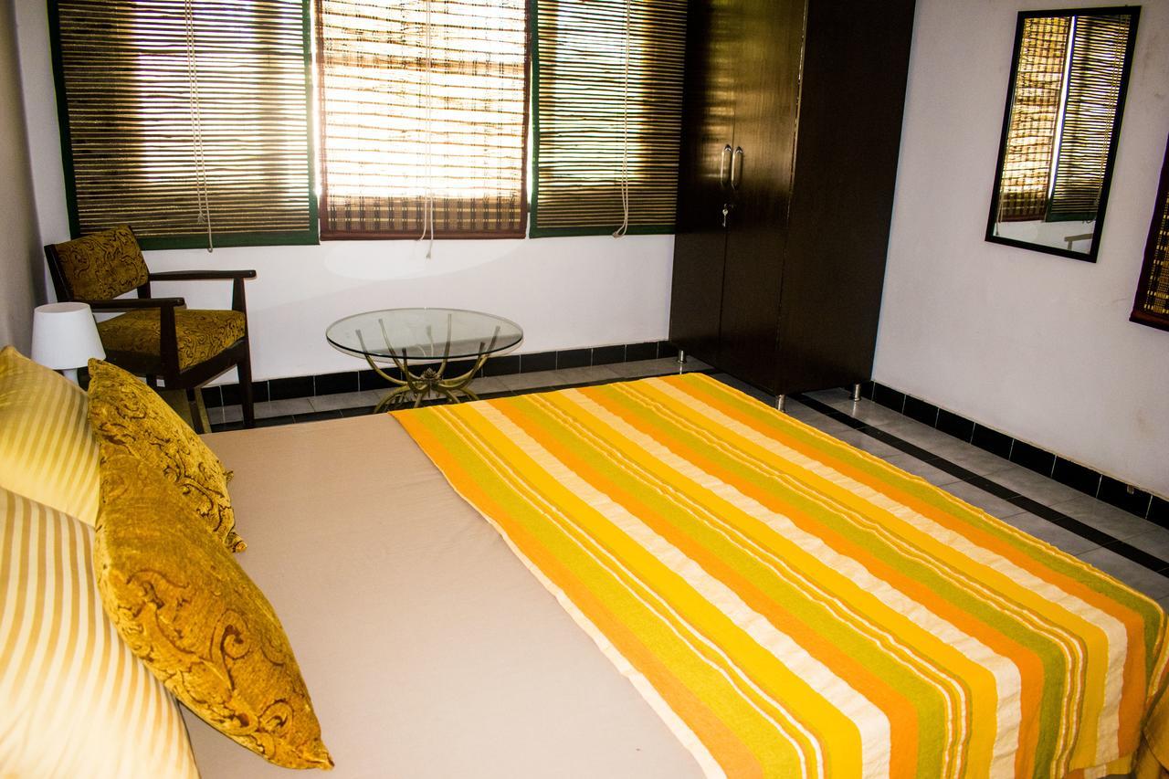 Roots Hostel Нью-Дели Экстерьер фото