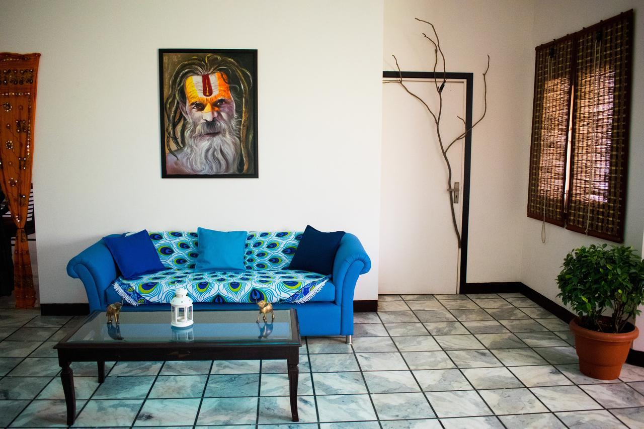 Roots Hostel Нью-Дели Экстерьер фото