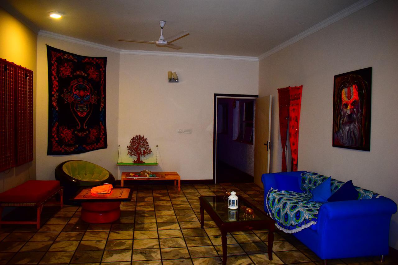 Roots Hostel Нью-Дели Экстерьер фото