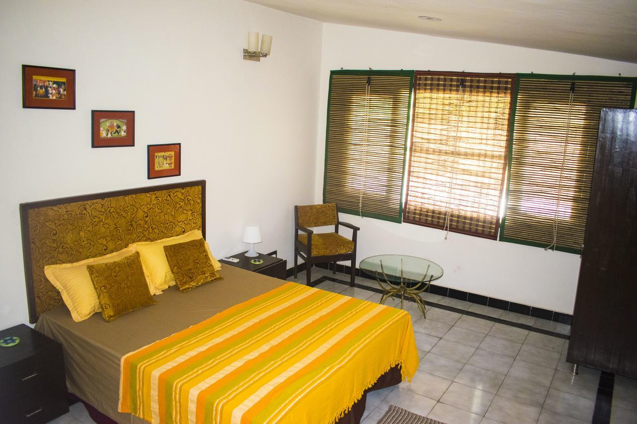 Roots Hostel Нью-Дели Экстерьер фото