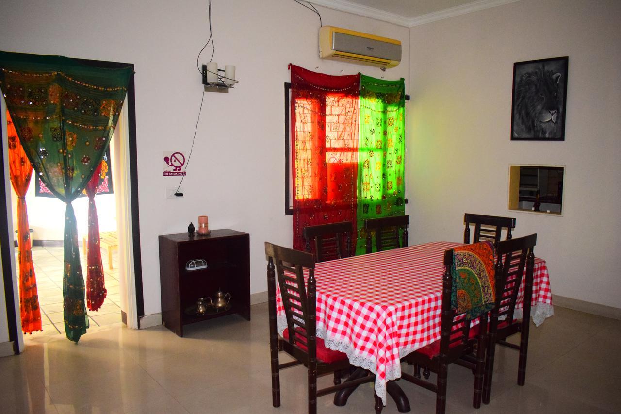 Roots Hostel Нью-Дели Экстерьер фото
